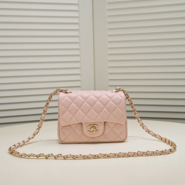 シャネルバッグ正面デザイン